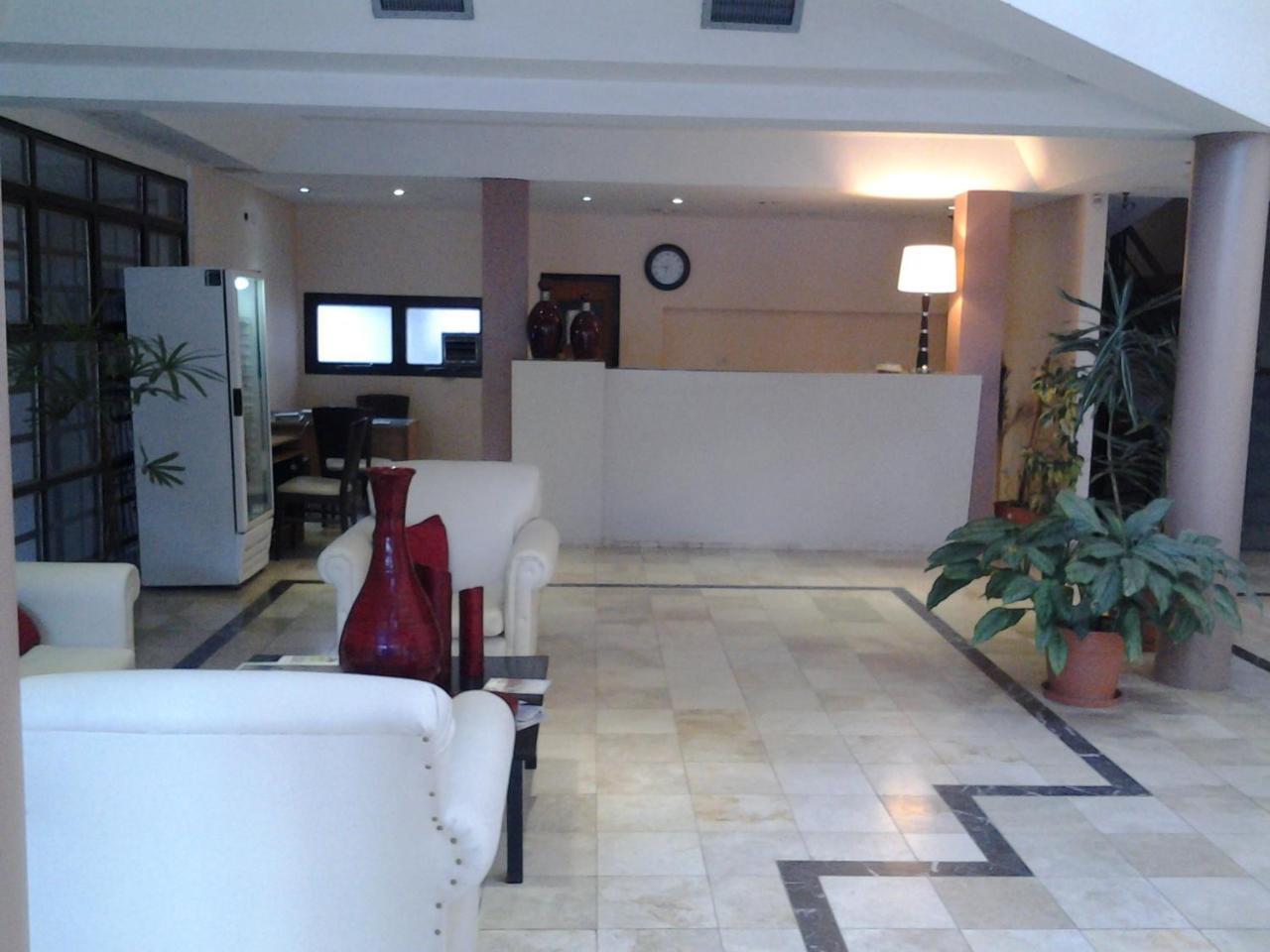 Hotel Lazaro Виля Мерседес Екстериор снимка